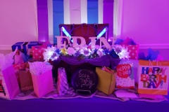 S16-Gift-table-with-gifts